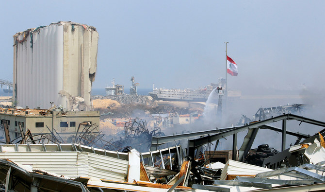 ベイルート港の火災発生現場に煙が立ち込める様子。2020年9月11日、レバノン。（ロイター）