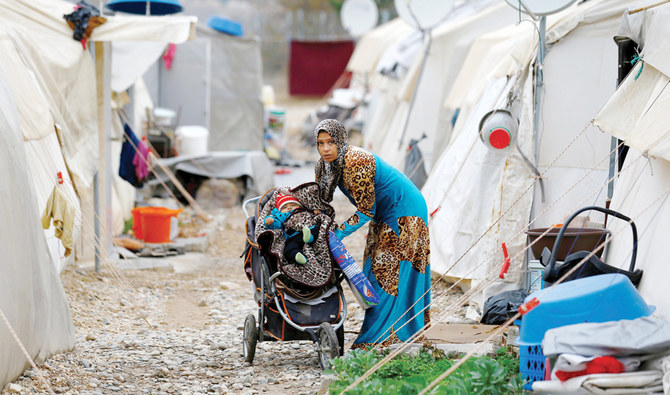 トルコ・ガズィアンテプ県ニジップの難民キャンプで暮らす、シリア人母子。トルコには一時的に保護されている約360万人のシリア難民が住んでいる。 (画像:ロイター)