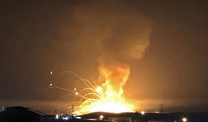 軍弾薬庫での爆発で揺れたヨルダンのザルカ。（AFP）