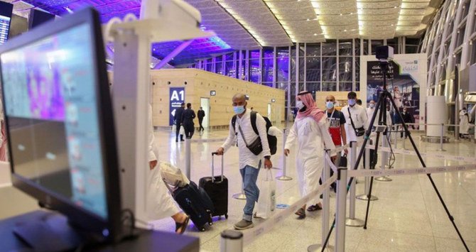 新しいガイドラインでは、旅行者はチケットをオンライン購入し、到着時に体温測定を受け、体温が38℃以上の人は空港への入場が認められないことを承認しなければならないと定めている。（資料画像）
