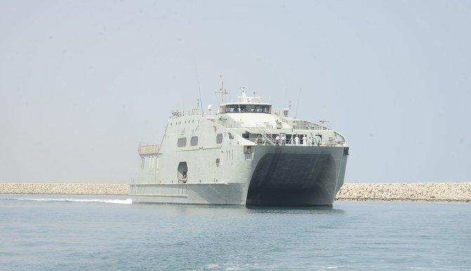 オマーン 船でスーダンに人道援助を送る Arab News