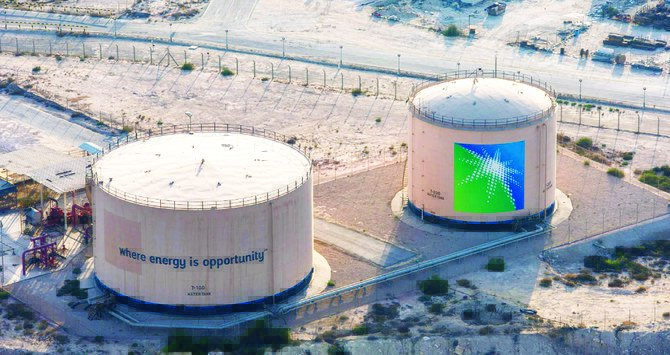 サウジアラビア国営石油・ガス会社の巨大エネルギー企業サウジアラムコ提供の配布資料の写真。サウジアラビア東部のダーランにある石油プラント。2018年2月11日撮影。(AFP/Aramco/File Photo)