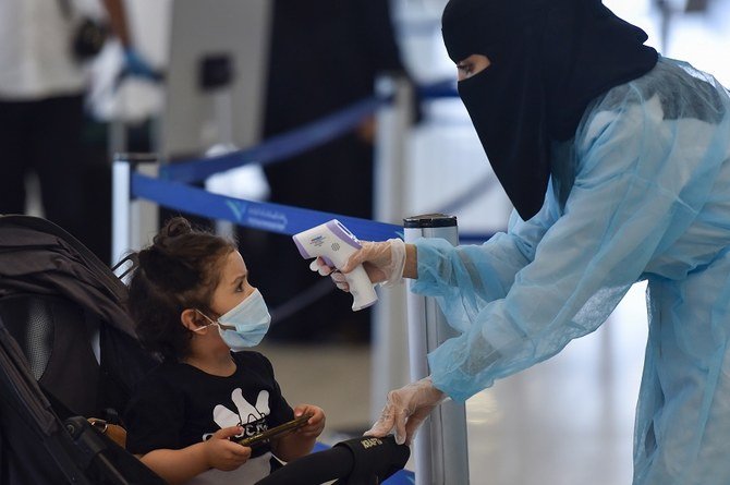 パンデミック危機当初から、サウジ保健省は３つのアプリを発表した。（資料/AFP)