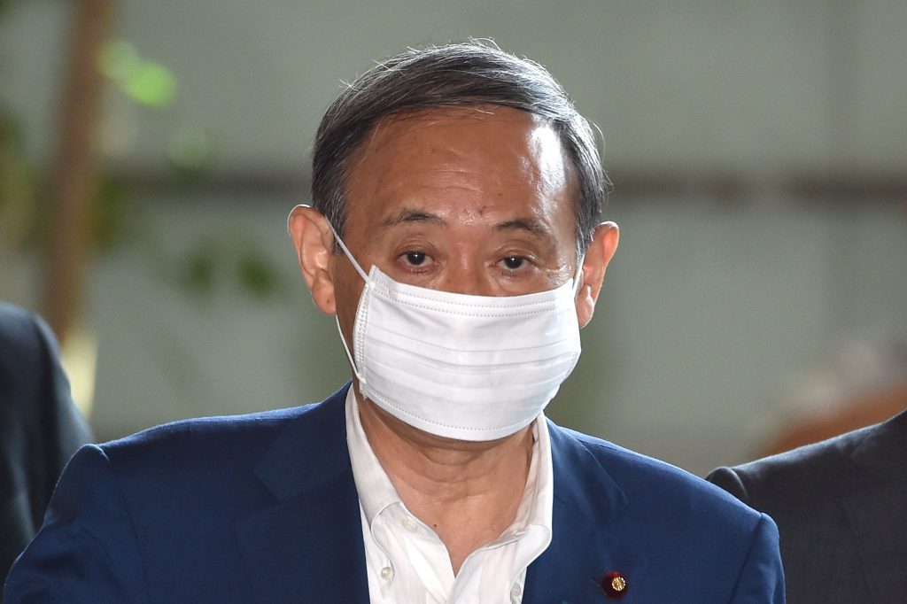 菅内閣官房長官が東京の首相官邸に到着する様子。2020年8月28日撮影。（写真/ AFP）