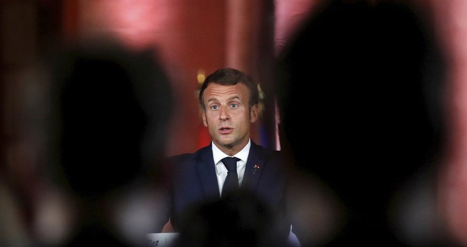 マクロン大統領はこの草案を、次期内閣のロードマップだと考えていた。(AP通信)