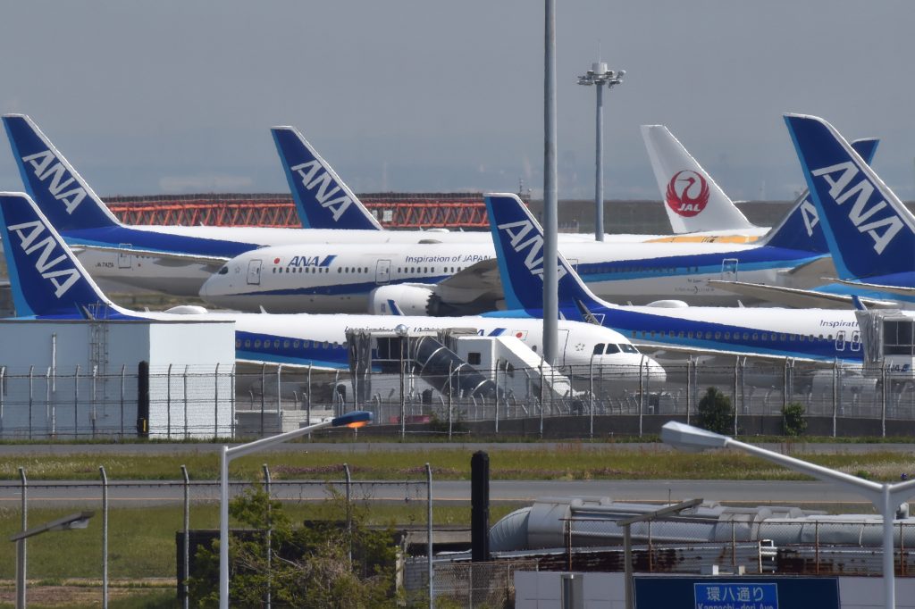 旅客需要は徐々に回復に向かっているものの、前期の水準は大幅に下回ると想定した。(AFP)