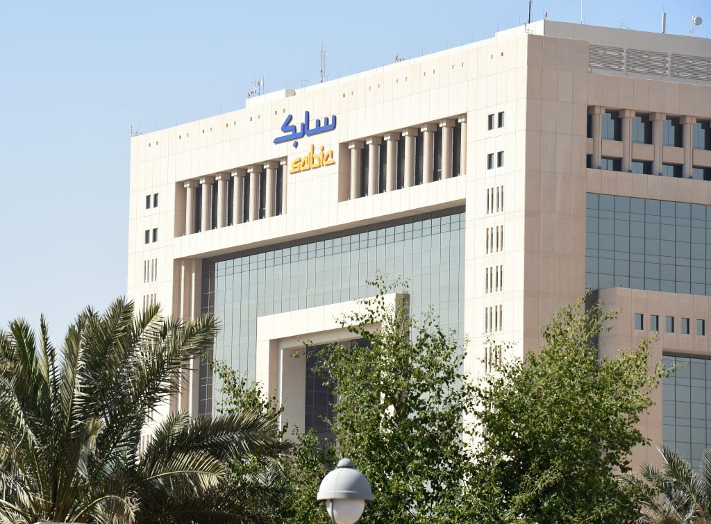 写真は2016年1月17日に撮影された、サウジアラビア首都リヤドにあるサウジ基礎産業公社（SABIC）本社。（AFP）