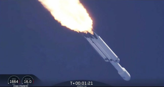 アラブ衛星通信機構によって操作されたサウジの衛星を載せた、SpaceX社のファルコンヘビー・ロケットが2019年に発射されたところ。（AFP）