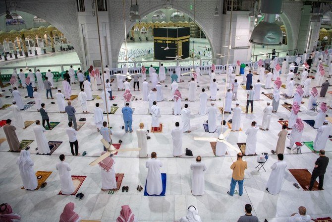この第二段階では、礼拝参加者はメディナにあるグランドモスクや預言者のモスクで礼拝できる。（SPA）
