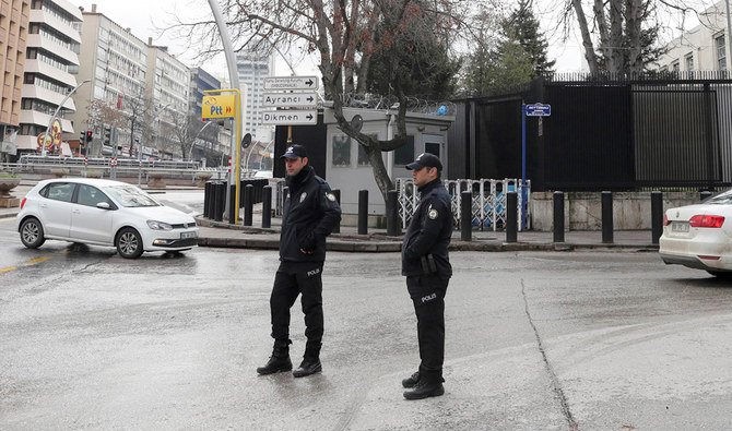 警備をするトルコ警察。アンカラ、トルコ。2018年3月5日撮影。（AP通信）