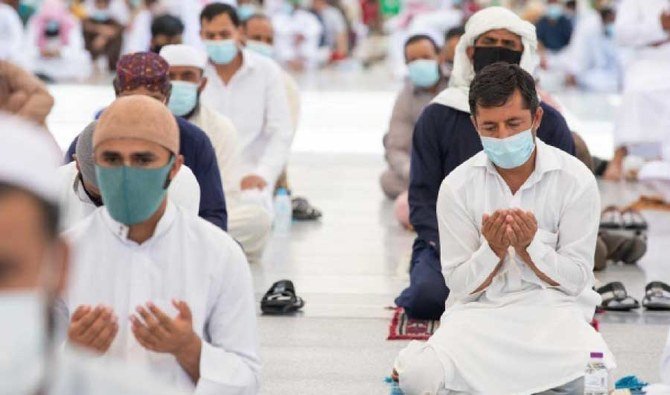 預言者のモスク庁(General Presidency for the Affairs of the Prophet’s Mosque)が実施した群衆整理計画により、金曜礼拝は円滑に進められた。(File photo)