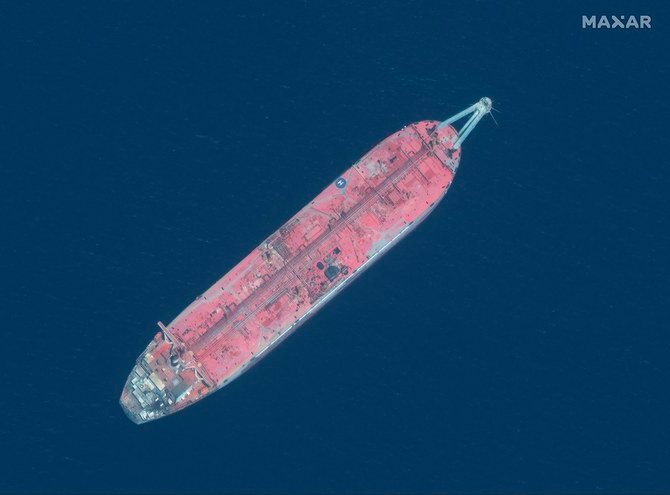 2020年7月19日にマキサー・テクノロジーズの提供により入手したこの衛星画像は、2020年6月19日にラス・イサ港沖に停泊する浮体式海洋石油貯蔵設備「サーフィル」（FSO Safer） 石油貯蔵タンカーのクローズアップ画像である。（写真／AFP）
