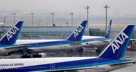 2014年2月14日、東京の羽田空港で全日空(ANA)の飛行機が見られます。(ロイター)