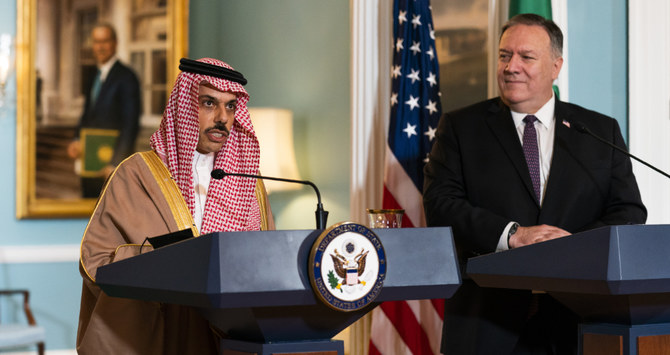 ワシントンDCの国務省で、米国のマイク・ポンペオ国務長官がサウジアラビアの外務相 ファイサル・ビン・ファルハン皇太子と会談する。(AFP)