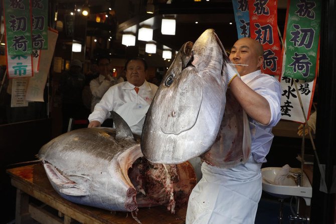 日本は、魚を食べることが非常に多いという理由だけでなく、この種の生存において重要な役割を果たしている。(AP)