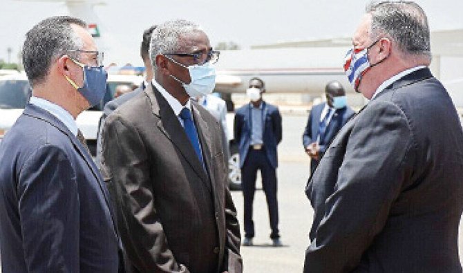 米政府がスーダンとの外交における関わりを深めようと努める中、ハルツームに到着したマイク・ポンペオ米国務長官（AFP)