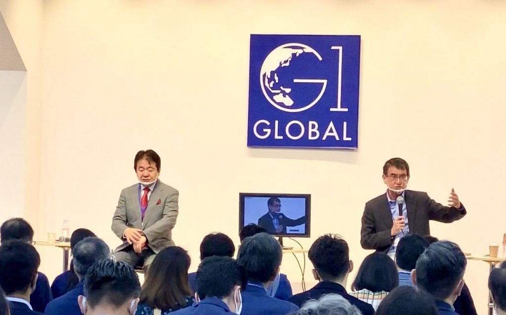 河野太郎氏は、日曜日に東京で開催された第10回G1グローバル会議で講演した。 （ANJ写真）