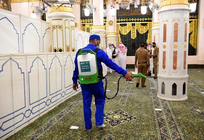 日曜日、サウジアラビアは、新型コロナウイルス感染症の蔓延を抑えるために閉鎖されていた預言者のモスクのラウダを一般公開した。 （SPA）