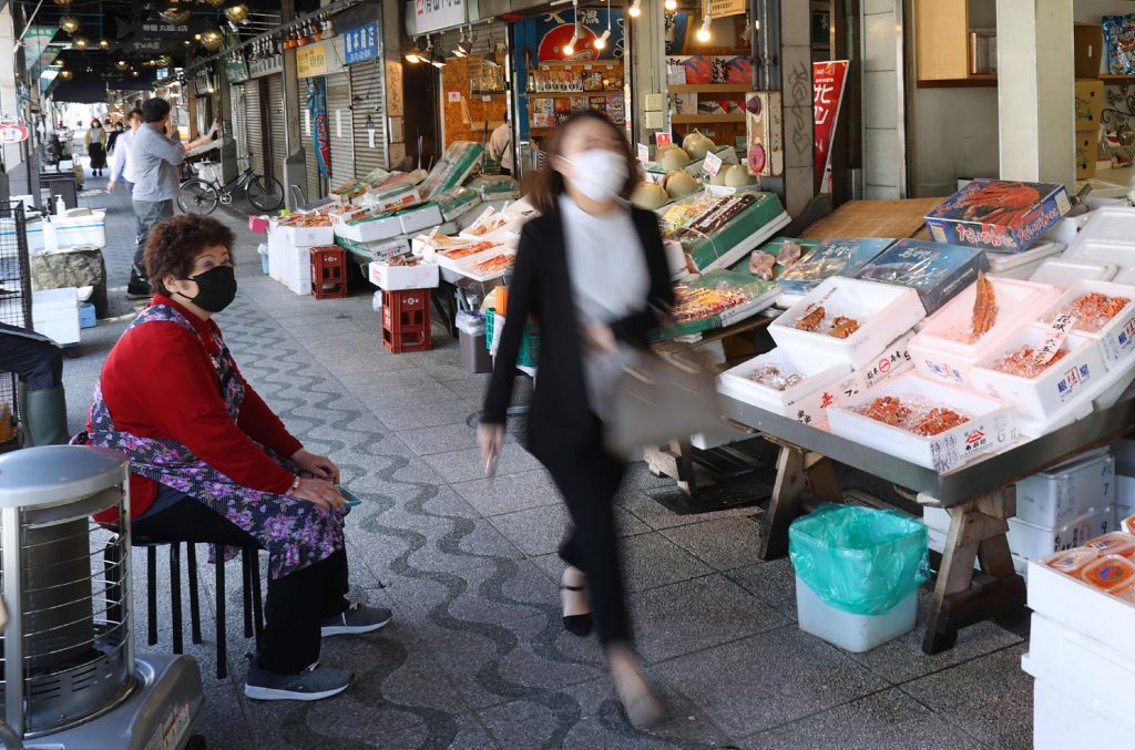道内の８日までの１週間の累計感染者は８１６人に上り、その前の週の２倍を上回った。(AFP)