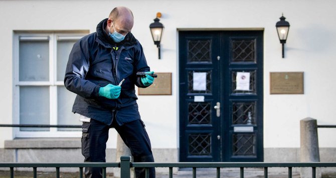 大使館の警備員は、事件発生後すぐにオランダの警備会社へ通報し、建物は封鎖された。（EPA）