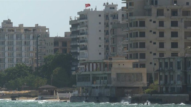 日曜日の北キプロス・トルコ共和国(TRNC)への訪問とピクニックのためのヴァローシャへの訪問は「前例のない挑発」であると、ニコス・アナスタシアデス大統領は語った。(Screenshot/YouTube)