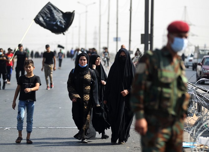 バグダッドのアルドラ地区を歩くイラクのシーア派イスラム教徒の巡礼者たち。(ファイル写真/AFP)