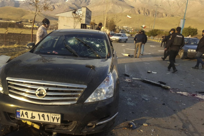 2020年11月27日（金）、テヘランの東部近郊の小都市アブサードのモフセン・ファクリザデ殺害現場が写る。（AP）