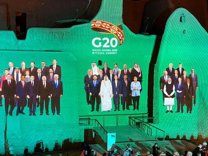 G20リヤド・サミットが提供したこの資料写真には、COVID-19のパンデミックのさなか、2020年11月21日土曜日、サウジアラビアのリヤドで、サウジアラビア主催でテレビ会議形式で開催されたバーチャルG20サミット中のサウジのサルマン国王(中央)と他の世界の指導者らが写っている(AP)