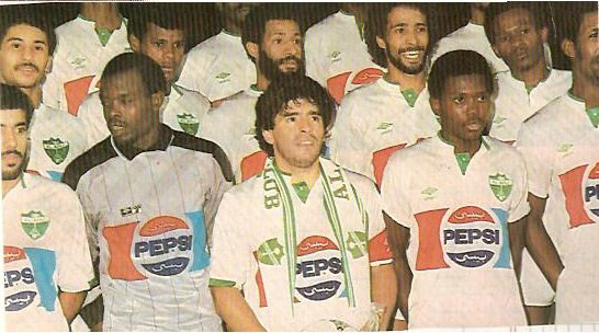 1987年ジッダで行われたフレンドリーマッチでディエゴ・マラドーナはアル・アハリ側でプレーした(ツイッター)