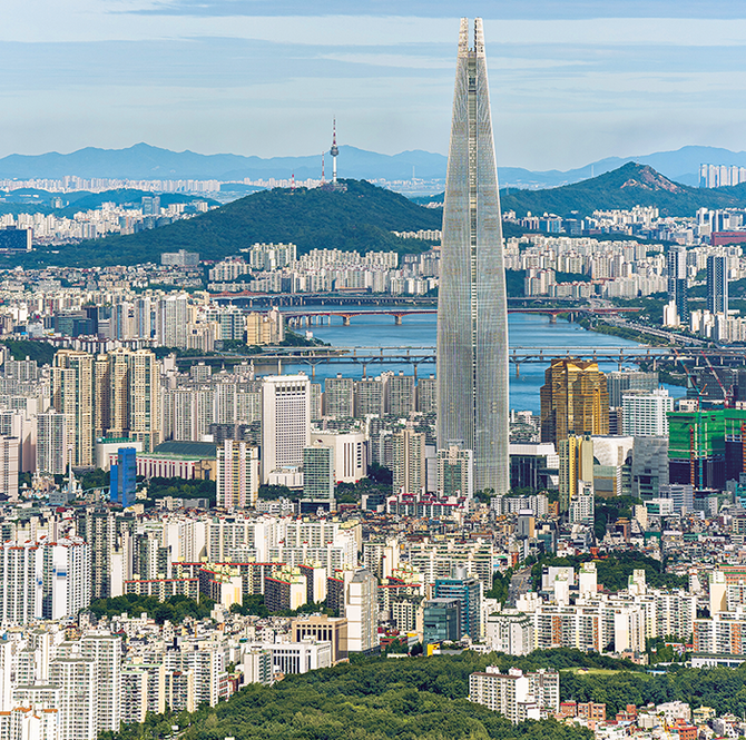 急成長を続ける韓国を象徴するソウルの高層ビル群。 サウジアラビアへの韓国大使はサウジアラビアは「国際秩序における新たな枠組みを形作るのに重要な役割を果たせる国だと証明した」と語った。 (写真：Shutterstock)