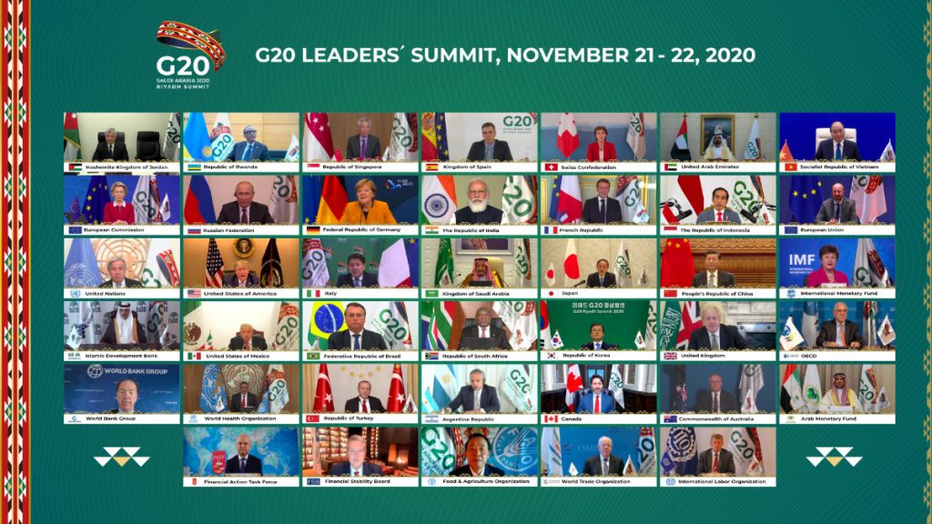 リヤドにいるサルマン国王が21日、G20サミットの議長を務め、COVID-19のパンデミックのために世界の指導者らがバーチャルで出席した。(SPA)