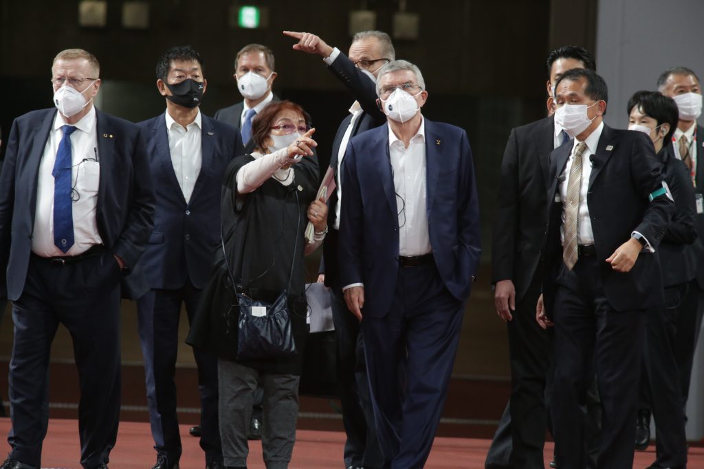トーマス・バッハ氏、COVID-19、ワクチンそして競技場の構造について記者に答える。 (ANJ 写真)