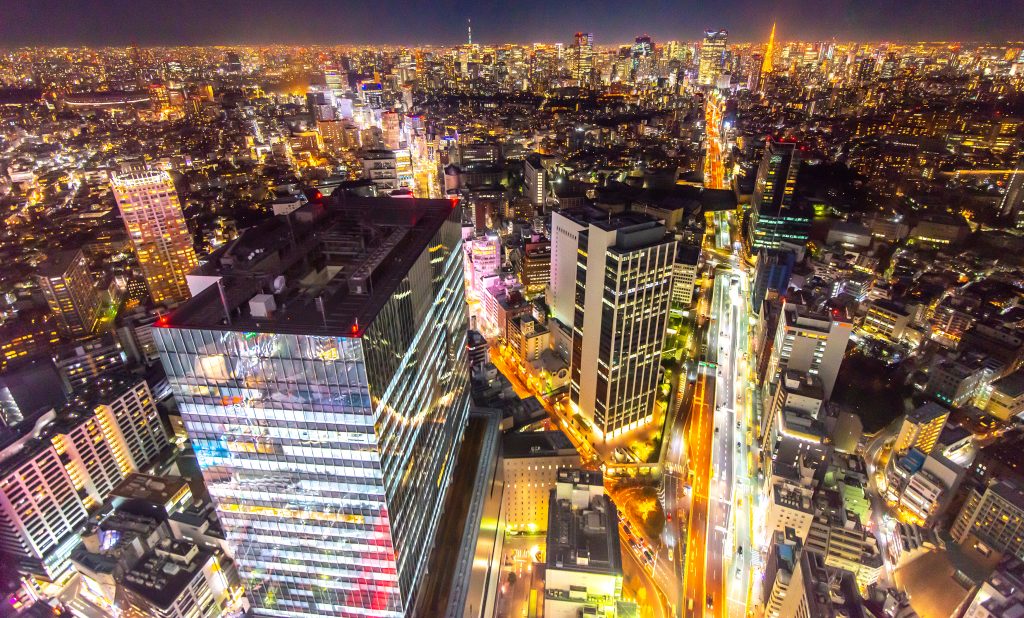 日本政府は、企業は投資を削減したとして、今年 5 度目の11 月における設備投資の見通しを下方修正した。(シャッターストック、Shutterstock)