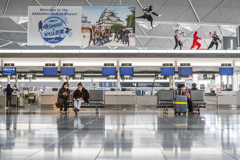 出国前の陰性証明が必要になるケースもあり、渡航者の利便性向上を図る。(Shutterstock)