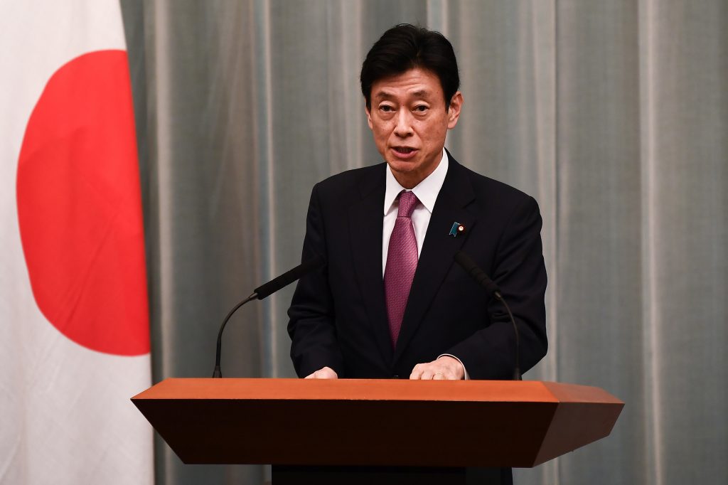 2020年12月23日、西村康稔経済再生相は、日本の一般患者と新型コロナウイルス感染症の患者の両方に医療を提供することが難しくなっていると述べた。（AFP）