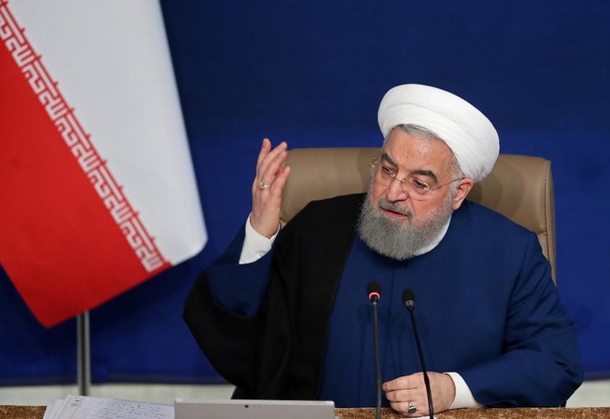 イラン大統領府が発表した写真。2020年11月11日に首都テヘランでの閣議で、ハサン・ロウハニ大統領（中央）が議長を務めている。（資料/AFP）