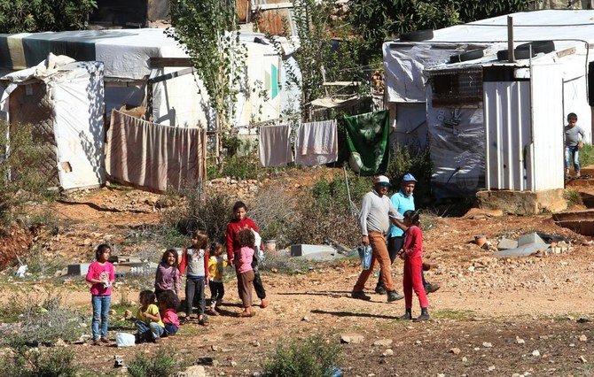 2020年11月24日に、レバノン南部のマジャユンの難民キャンプで撮影されたシリア人難民たち。（ロイター/資料写真）
