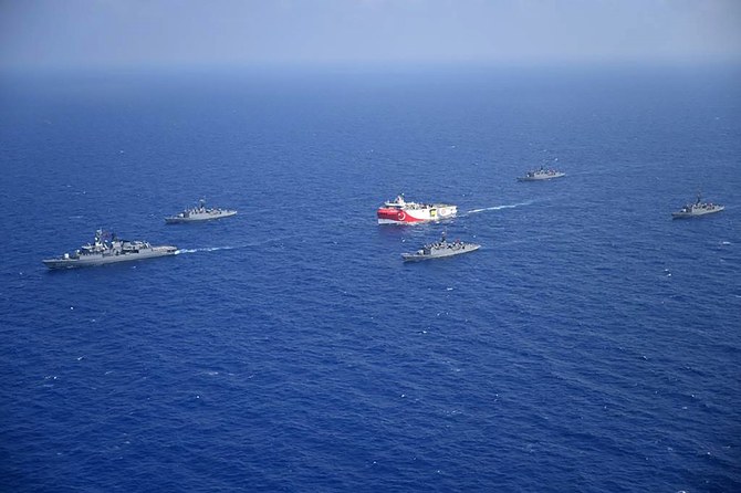 ギリシャとキプロスが主権を主張する領海内で、探査船のオルチ・レイスは今後も石油とガスを捜し続けることとなる。（AFP通信／資料）