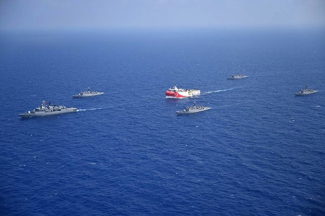 ギリシャとキプロスが主権を主張する領海内で、探査船のオルチ・レイスは今後も石油とガスを捜し続けることとなる。(AFP通信/資料)