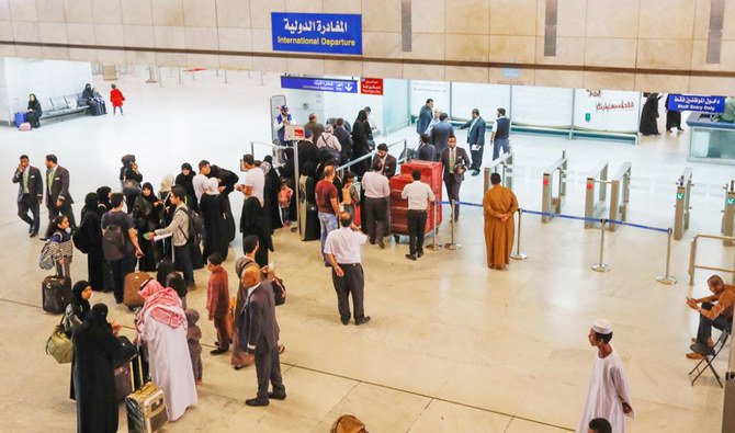 航空会社は、サウジアラビアへの入国、および外国人旅行者の出国が許可されている。(SPA)
