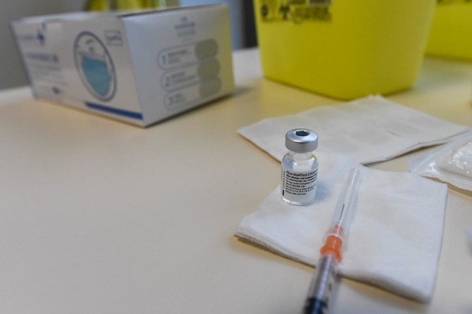 ファイザー社/BioNtech社のCOVID-19ワクチン1回分が写った写真（2020年12月28日撮影）。（資料/AFP通信）