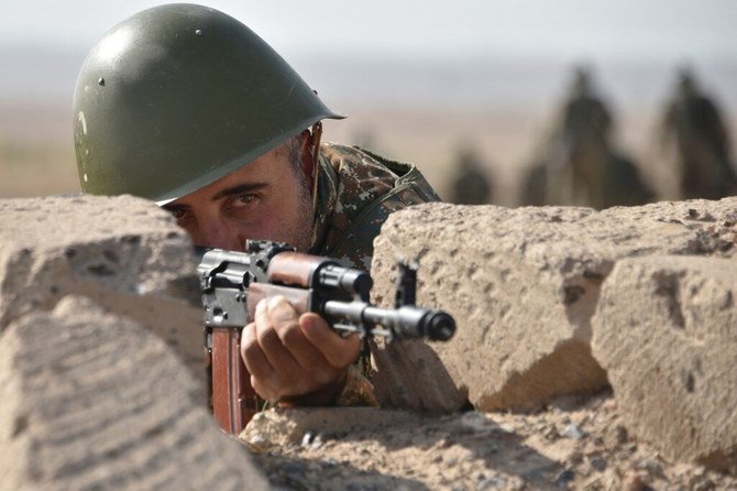 ナゴルノ・カラバフの分離派当局は、アゼルバイジャン軍が金曜遅くに攻撃を開始し、現地のアルメニア系軍人3名が負傷したと述べた。(AFP/file)
