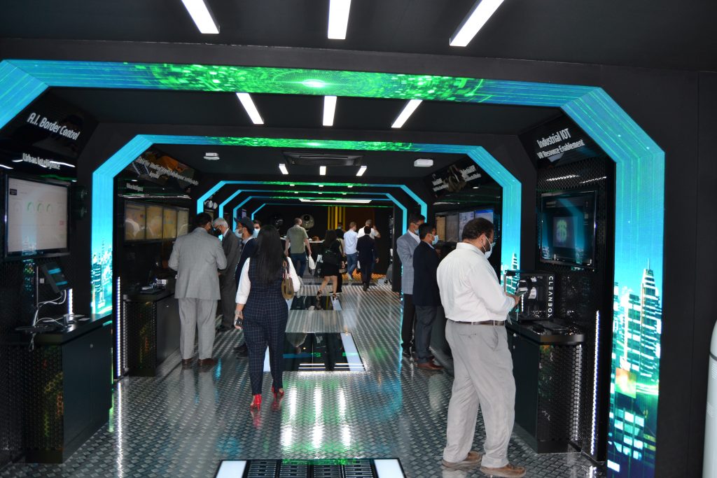 Gitexには日本、サウジアラビア、ブラジル、イタリア、フランス、エジプト、インド等60を超える国が参加し、テクノロジーとビジネス革新のソリューションを紹介した。(アラブニュース ジャパン)