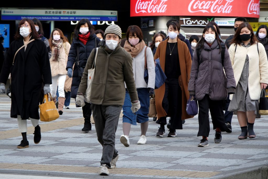 宣言は新型コロナ対策の特別措置法に基づく。政府は7日午前、専門家による基本的対処方針等諮問委員会を開いて意見を聴取、宣言発令が了承された。(AFP)