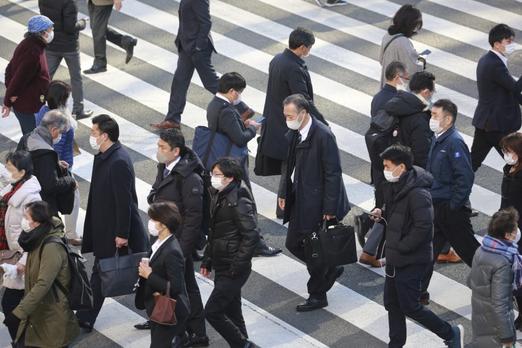 法律では今の所この要請に関して当局の強制力はないものの、政府はこの要請に従わない店舗に罰金を課す立法措置を検討中だ。（AP）