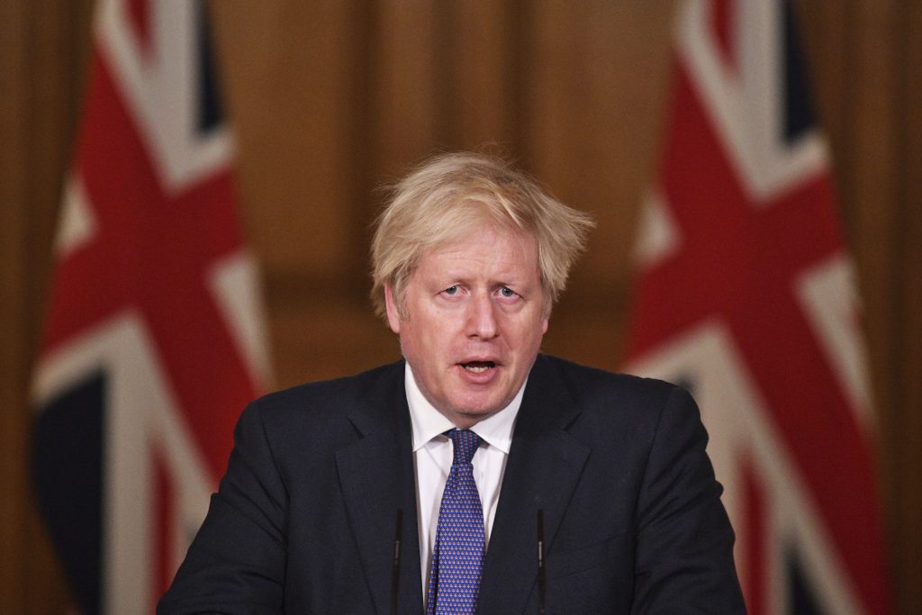 2021年1月15日の金曜日、ロンドンの首相官邸で、イギリスのボリス・ジョンソン首相がCOVID-19に関するマスコミ説明会で話す。（資料写真／AP通信）