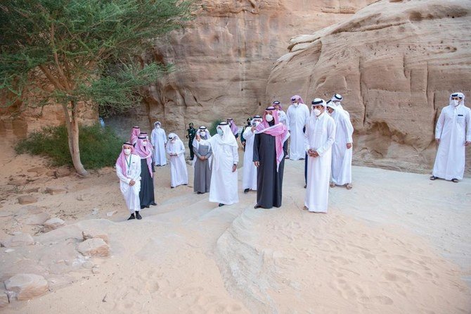 サウジアラビアのムハンマド・ビン・サルマーン王太子は1月5日、カタールのシャイフ・タミーム・ビン・ハマド・アール=サーニー首長に、歴史的な都市、アル・ウラー周辺を案内した。(提供写真)
