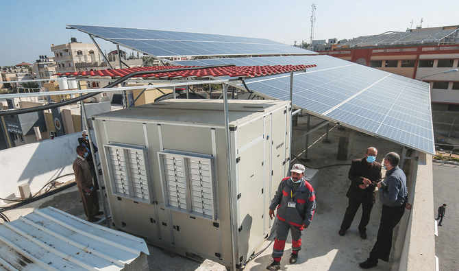 ガザ地区南部のハーン・ユーニスにある、空気から直接飲料水を抽出する水生成装置。太陽エネルギーを動力源とする。2020年11月16日撮影。（AFP通信）