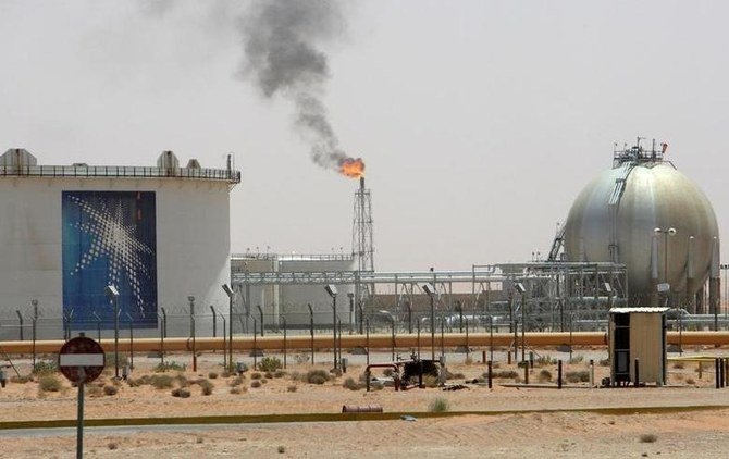 サウジアラビアのリヤドから160km離れたクアハリの油田近くの砂漠では、ガス炎が立ち上っていた。2008年6月23日（ロイター通信）