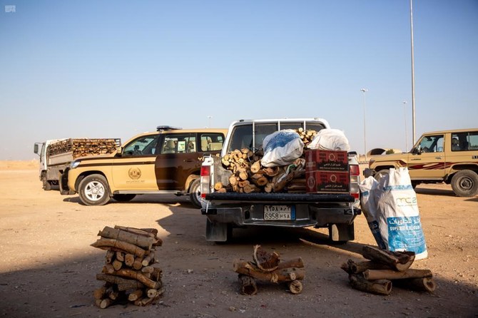 冬が始まったサウジアラビアで、環境警察が違法な材木伐採に対する取り締まりを強化し始めた。(SPA)
